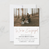 Minimalistische foto We’re Engaged Party aankondig Kaart (Voorkant)