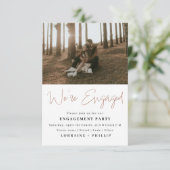 Minimalistische foto We’re Engaged Party aankondig Kaart (Staand voorkant)