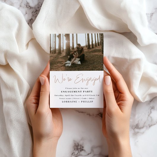 Minimalistische foto We zijn verloofd Uitnodiging 