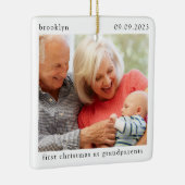 Minimalistische fotograaf voor de eerste kerst van keramisch ornament (Rechts)