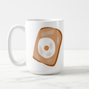 Minimalistische gebakken ei op toast brunch cadeau koffiemok