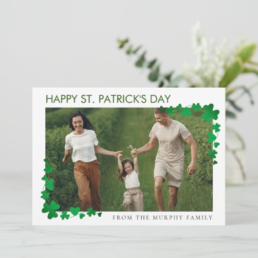 Minimalistische geluksshamrock St. Patrick's Day O Feestdagenkaart (Staand voorkant)