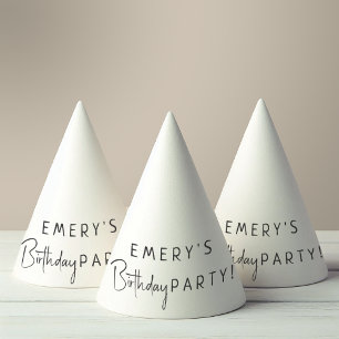 Minimalistische genderneutrale naam met verjaardag feesthoedjes