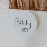 Minimalistische genderneutrale verjaardagsjongen ronde button 5,7 cm<br><div class="desc">Vier de speciale dag van je kleintje met onze minimalistische genderneutrale verjaardagsknop, ontworpen voor kinderen van alle leeftijden. Dit product is ideaal voor verjaardagen in elk seizoen - lente, zomer, herfst of winter - met een strak, modern zwart-wit ontwerp met een vleugje boho-eigenzinnigheid. De eenvoudige maar rustieke stijl maakt het...</div>