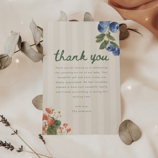 Minimalistische gestreepte script markt baby showe bedankkaart