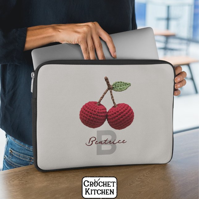 Minimalistische Girly Crochet Red Cherry Monogram  Laptop Sleeve (Creator heeft geüpload)
