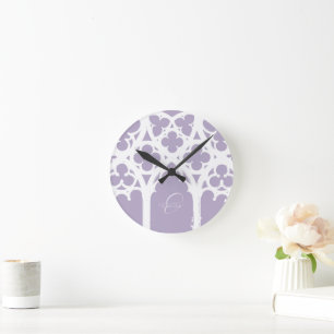 Minimalistische gotische raamkalligrafie lavendel ronde klok