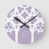 Minimalistische gotische raamkalligrafie lavendel ronde klok (Voorkant)