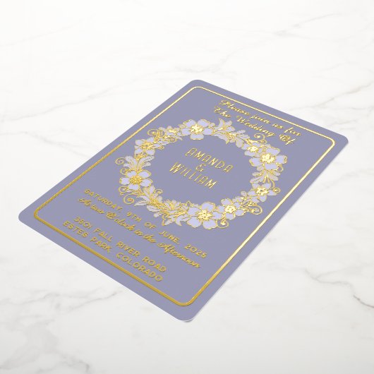 Minimalistische gouden bloemenkrans op gedempte bl folie uitnodiging (Gedraaid)