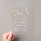 Minimalistische Gouden Elegante Script 70e Verjaar Acryl Uitnodigingen (Insitu (Draagbaar))