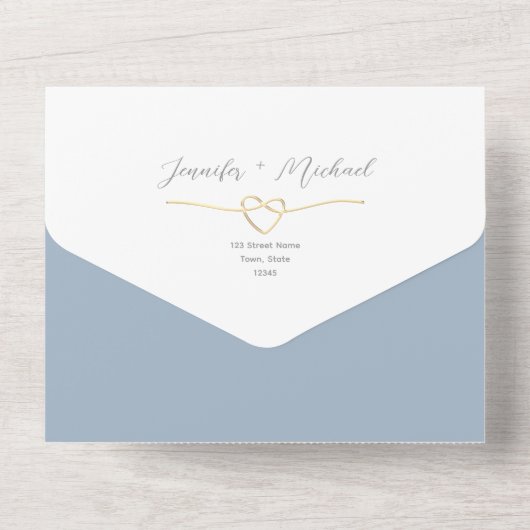 Minimalistische gouden en stoffig blauwe trouwdag all in one uitnodiging (Achterkant)