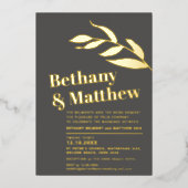 Minimalistische gouden folie bladeren op grijsbrui folie uitnodiging (Voorkant)