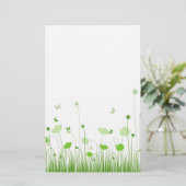 Minimalistische groene en witte klaprozen Meadow F Briefpapier (Staand voorkant)