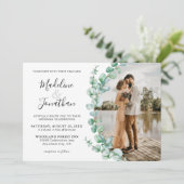 Minimalistische groene eucalyptus foto trouwkaart kaart (Staand voorkant)