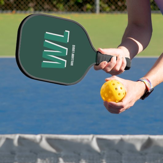 Minimalistische groene gepersonaliseerde monogram pickleball paddle (Insitu)