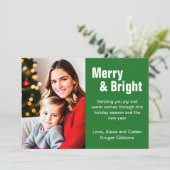 Minimalistische groene "vrolijke & heldere" foto feestdagenkaart (Staand voorkant)