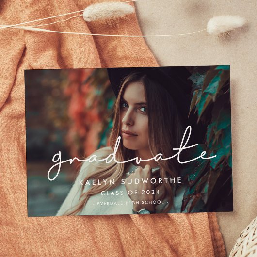 Minimalistische handgeschreven Afstuderen foto Aan Aankondiging