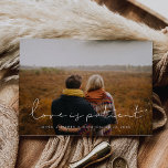 Minimalistische handgeschreven liefde is geduldige briefkaart<br><div class="desc">Je moet je bruiloft of feest uitstellen of annuleren? Deel het nieuws met dit mooie briefkaart,  volledig aanpasbare lettertypen en kleuren.</div>