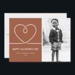 Minimalistische hart terracotta Valentijnsdag foto Feestdagenkaart<br><div class="desc">Stuur liefde deze Valentijnsdag met deze aanpasbare Happy Valentine's Day fotokaart. Het heeft een minimalistisch hart en een eenvoudige typografie. Personaliseer deze minimalistische Valentijnsdag kaart door uw foto,  groet,  namen,  jaar en berichten toe te voegen. Deze foto Valentijnsdag kaart is ideaal voor persoonlijk en zakelijk gebruik.</div>