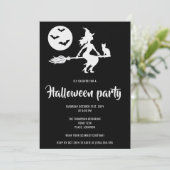 Minimalistische heks zwart-wit Halloween Party Kaart (Staand voorkant)