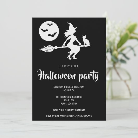 Minimalistische heks zwart-wit Halloween Party Kaart (Staand voorkant)