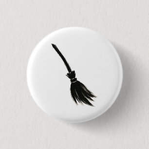 Minimalistische Heksenbezem – Inktkwast Ontwerp op Ronde Button 3,2 Cm