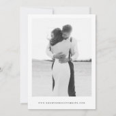 Minimalistische hemelse zwart-wit foto bruiloft kaart (Achterkant)