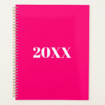 Minimalistische hot roze moderne typografie op maa planner<br><div class="desc">Minimalistische hot pink,  fuchsia,  magenta en wit moderne typografie op maat eenvoudige elegante planner. Aangepaste witte serif tekst,  hete roze effen achtergrond. U kunt het personaliseren met jouw naam,  initialen,  jaar,  enz. of gewoon verwijderen van de tekst,  en laat de effen effen hete roze kleur.</div>