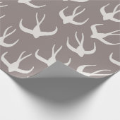 Minimalistische ivoren zwaluwen in vlucht cadeaupapier (Hoek)