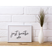 Minimalistische "Just Breathe" harten Eenvoudige T Poster