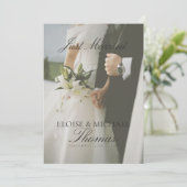 Minimalistische 'Just Married 2 Foto QR Code' Huwe Aankondiging (Staand voorkant)