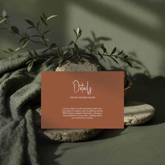 Minimalistische kalligrafie bruiloft terracotta informatiekaartje