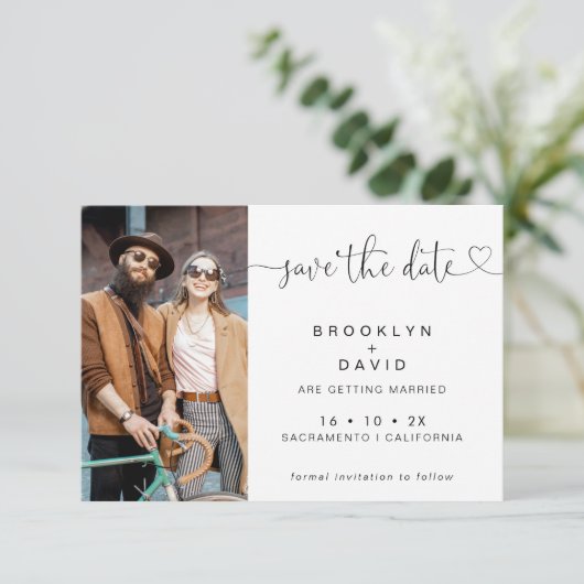 Minimalistische kalligrafie hart de datum Kaart be (Staand voorkant)