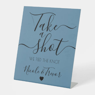 Minimalistische kalligrafie Huwelijk Neem een shot Reclamebord Met Voetstuk