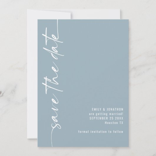 Minimalistische kalligrafie QR-code Dusty Blue Wed Save The Date (Voorkant)