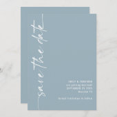 Minimalistische kalligrafie QR-code Dusty Blue Wed Save The Date (Voorkant / Achterkant)