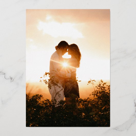 Minimalistische kalligrafie script bruiloft zwart  folie uitnodiging (Achterkant)