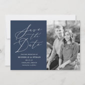 Minimalistische kalligrafie script navy foto save the date (Voorkant)