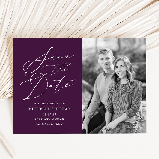 Minimalistische kalligrafie script paarse foto save the date