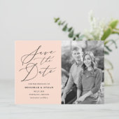Minimalistische kalligrafie script perzik foto save the date (Staand voorkant)