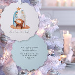 Minimalistische kerststal is alles rustig met Kers Ornament Kaart<br><div class="desc">Minimalistische kerststal is alles rustig met Kerstmis. Een handig alles-in-een ornament en kaart, met een charmante moderne kerststal Maria, Jozef en baby Jesus, met een lijn van de favoriete carol Silent Night : All Is Calm All is Bright. in een stijlvol modern script. Met uw feestelijke groet en namen op...</div>
