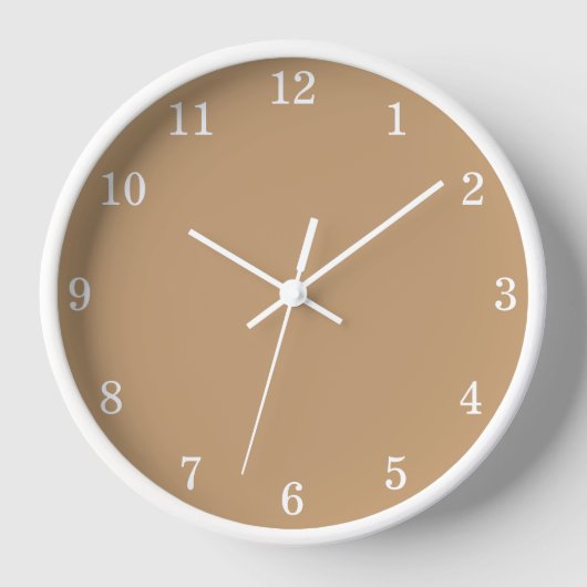 Minimalistische koffiebeige wandklok (Voorkant)