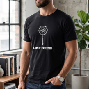 Minimalistische kompas pijl verloren gevonden typo t-shirt