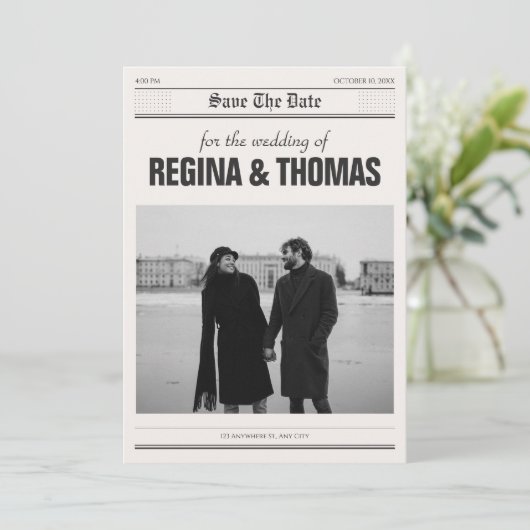 Minimalistische krant poster foto bruiloft save the date (Staand voorkant)