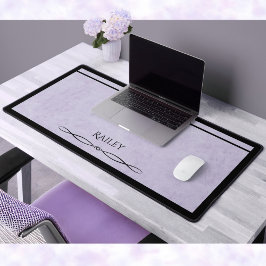 Minimalistische Lavendel Zwarte Monogram Gegraveer Bureaumat