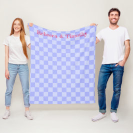 Minimalistische lichtblauwe patroontegel met aange fleece deken