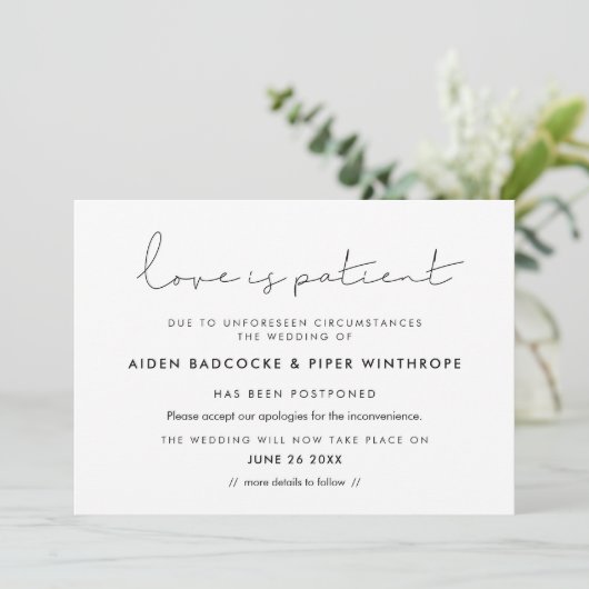Minimalistische 'Liefde is geduldig' trouwkaart Kaart (Staand voorkant)