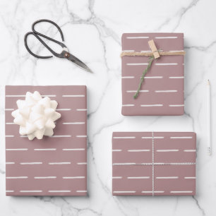 Minimalistische lijnen op stoffig grijs roze inpakpapier vel