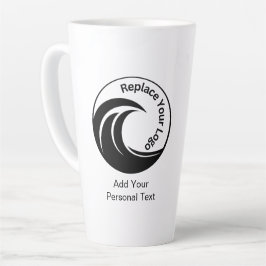 Minimalistische logo- en tekstvervanging latte mok