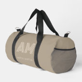 Minimalistische luxe warme taupe monogram plunjezak (Rechterhoek)